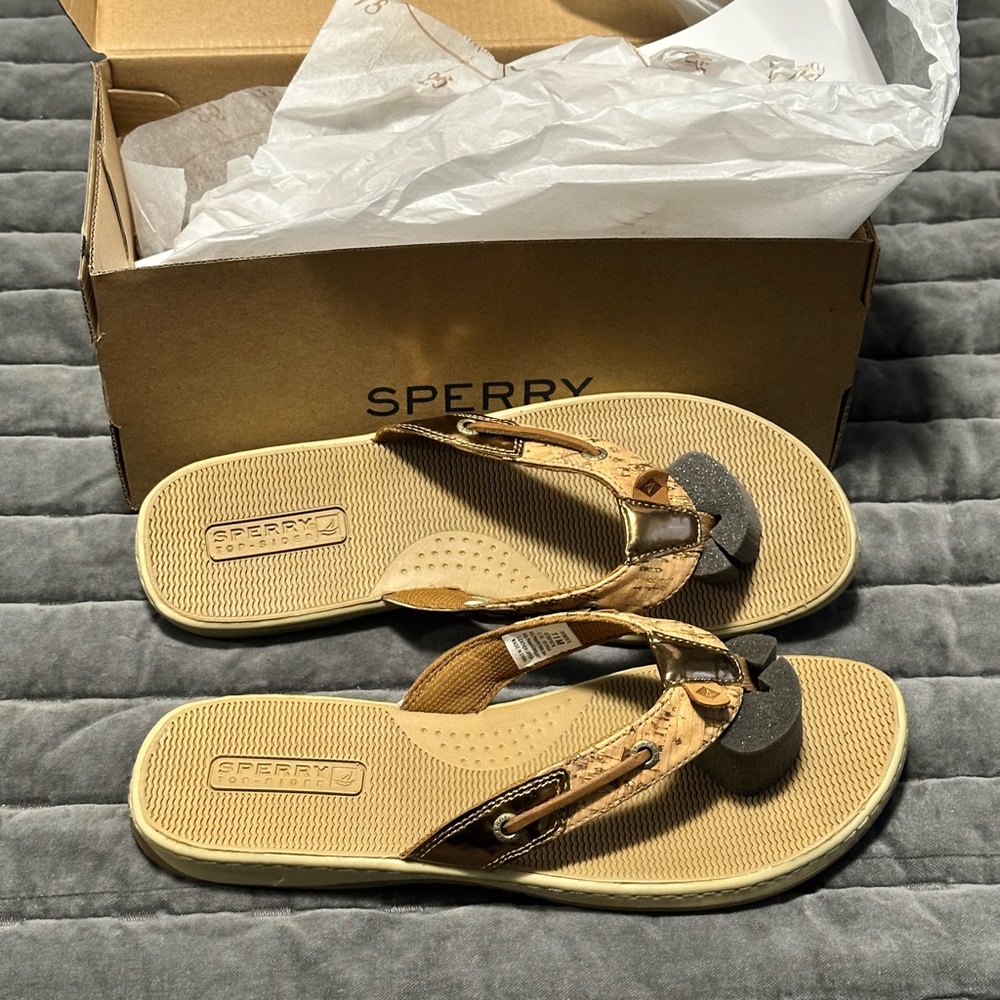 NIB Sperry Gold and Cork Seafish Sandals